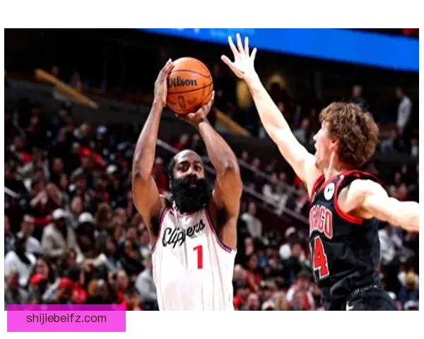 公牛与快船激战一触即发 争夺季后赛席位的关键之战 公牛与快船激战一触即发 争夺季后赛席位的关键之战